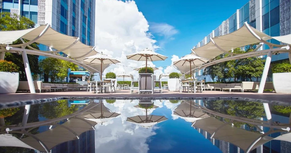 Crimson Hotel Filinvest City Manila: A Five-Star Escape in Alabang