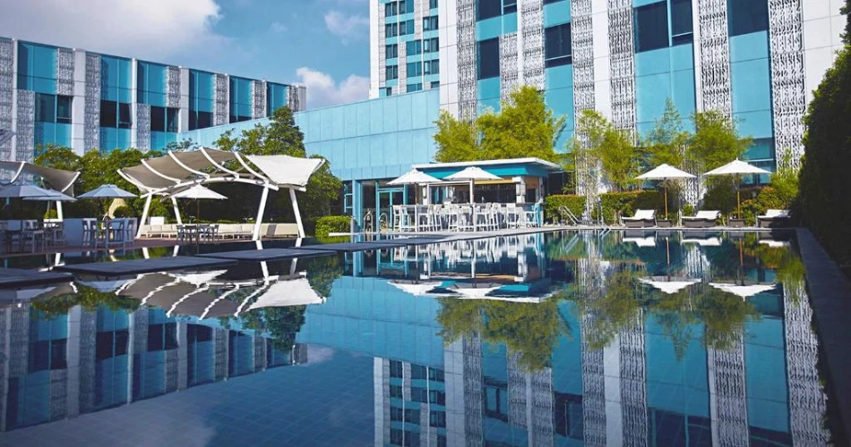 Crimson Hotel Filinvest City Manila: A Five-Star Escape in Alabang
