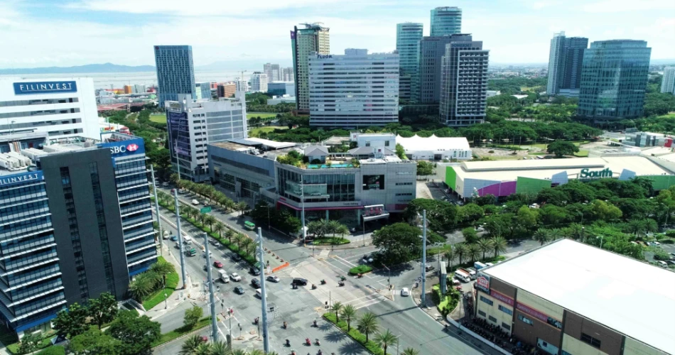 Crimson Hotel Filinvest City Manila: A Five-Star Escape in Alabang