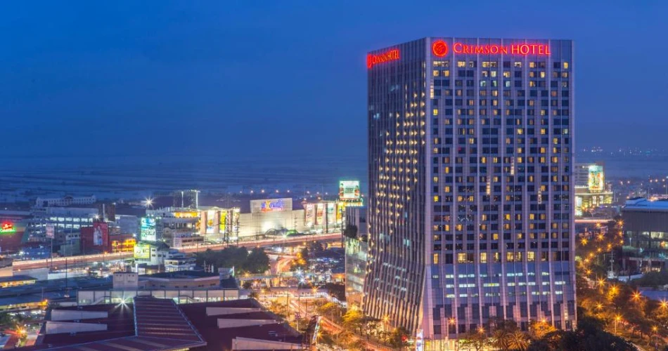 Crimson Hotel Filinvest City Manila: A Five-Star Escape in Alabang